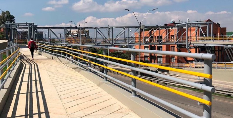 Puente peatonal de la Avenida Circunvalar con calle 46