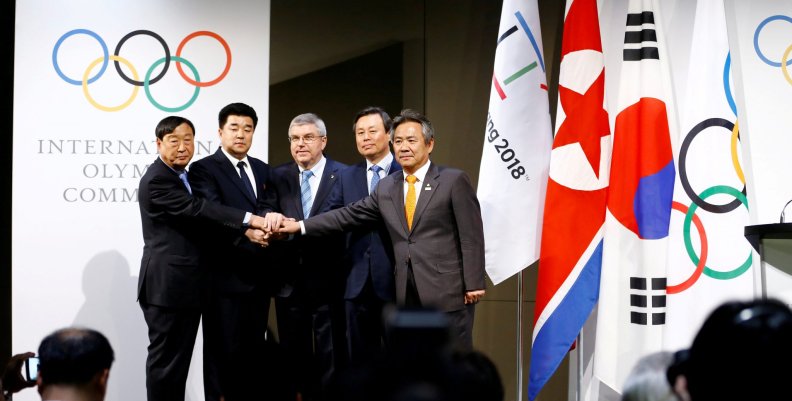 IOC President Thomas Bach poses with the National Olympic Committee of the Republic of Korea and the NOC of the Democratic People’s Republic of Korea, at the Olympic Museum in Lausanne