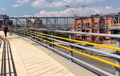 Puente peatonal de la Avenida Circunvalar con calle 46