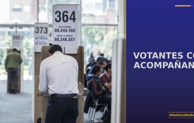 ¿Quién puede llevar acompañante al cubículo de votación?