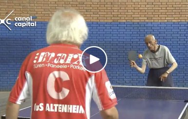 Rafael González, un veterano de 91 años que aún sigue jugando tenis de mesa