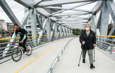 Nuevo ciclo puente Canal Molinos en la Autopista Norte