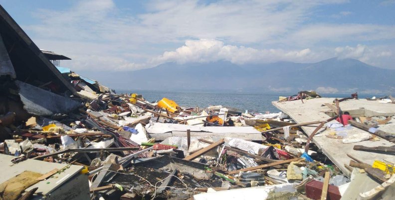 Cifra de muertos por tsunami en Indonesia alcanza 832