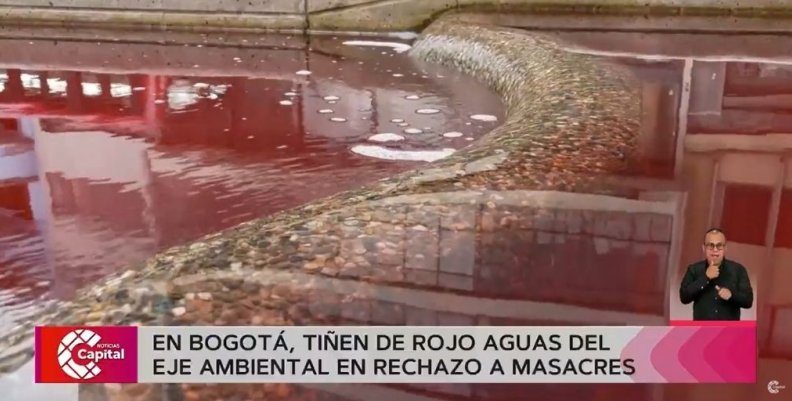 Artistas tiñen de rojo aguas del Eje Ambiental en rechazo a masacres