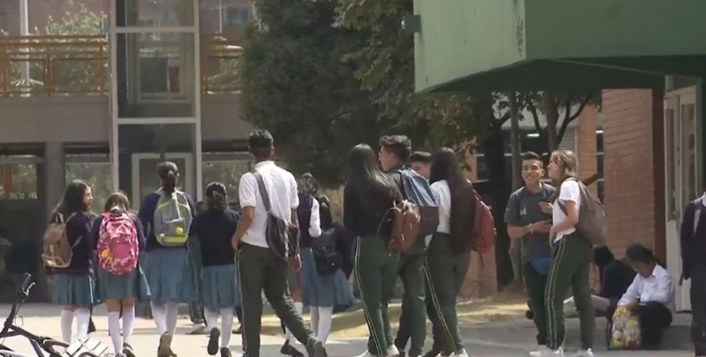 Los colegios públicos de Bogotá reabrirán sus puertas el próximo 25 de enero de 2021 Los colegios públicos de Bogotá reabrirán sus puertas el próximo 25 de enero de 2021