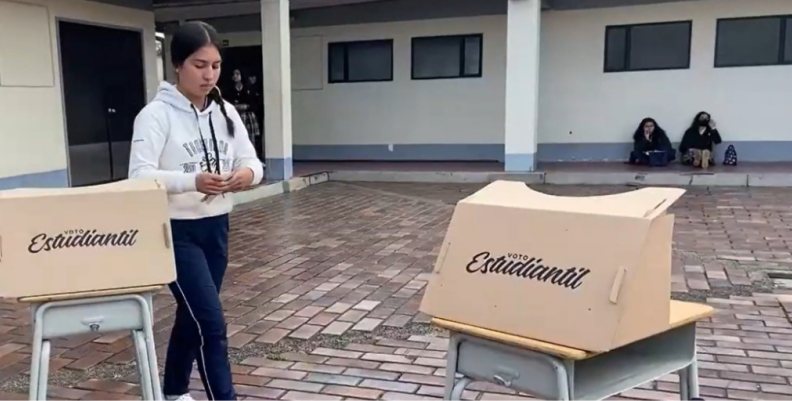 En colegios de Bogotá se realizó un simulacro de elecciones presidenciales