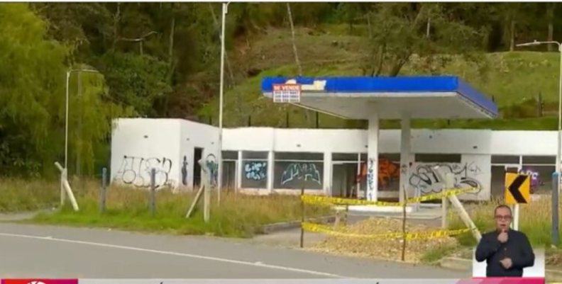 Estación de gasolina en la Calera