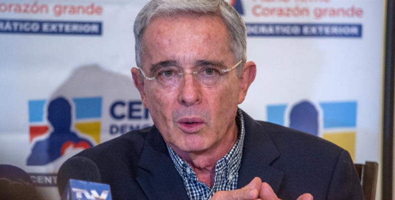 Álvaro Uribe dio positivo covid-19