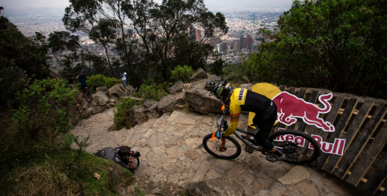 Monserrate cerro abajo