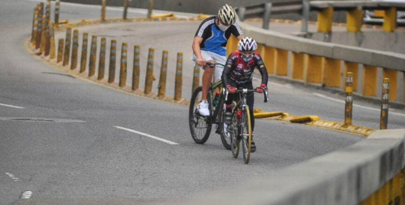 Ciclistas en las calles.