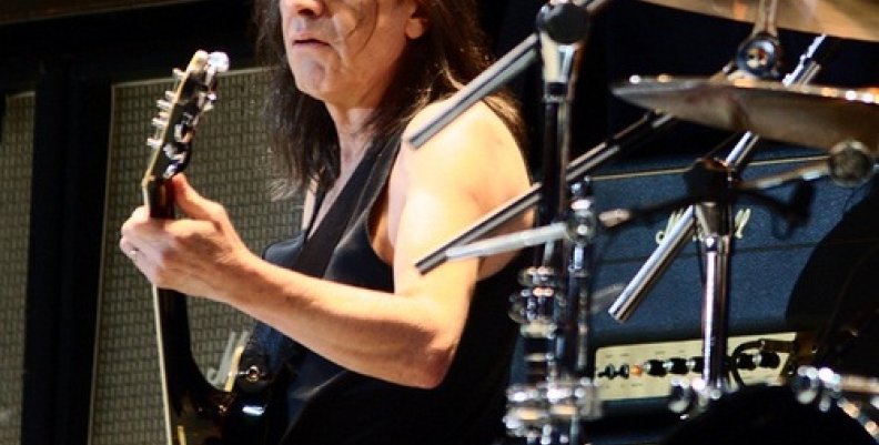 Malcolm_Young_en_2010 (1)