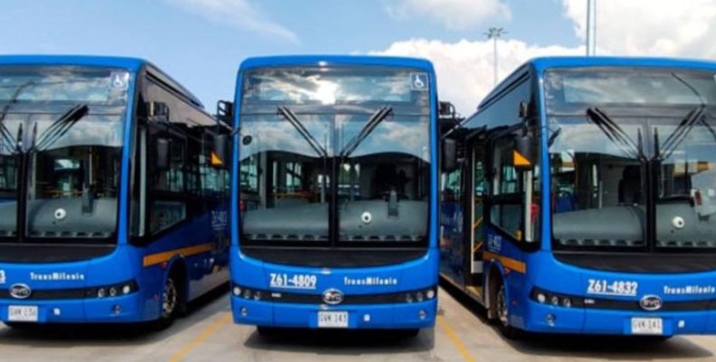 Buses del SITP parqueados