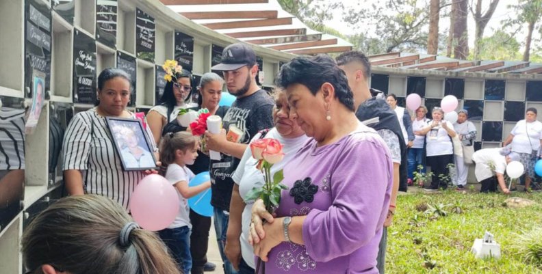 Madre de vítima desaparecida en cementerio