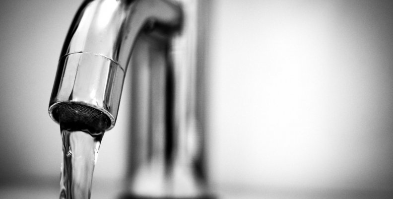 Agua Grifo de agua abierto