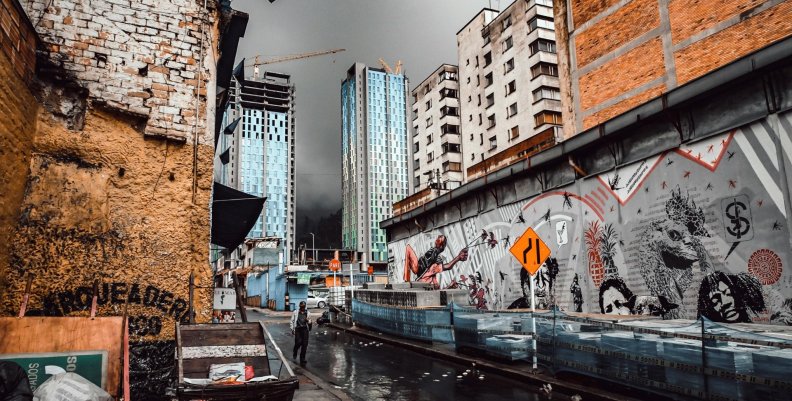 Imagen de una calle de Bogotá luego de lluvia