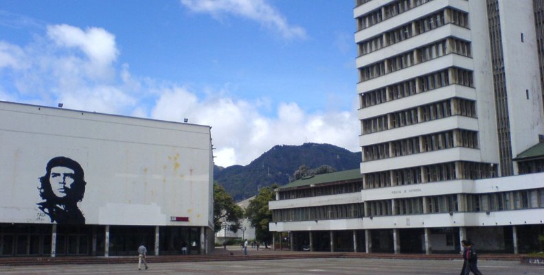 Imagen de la plaza Che en la Universidad Nacional.