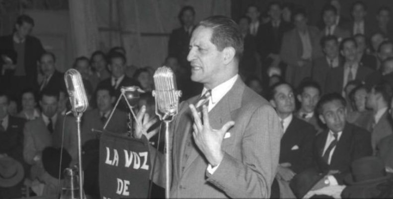 Jorge Eliécer Gaitán dando un discurso