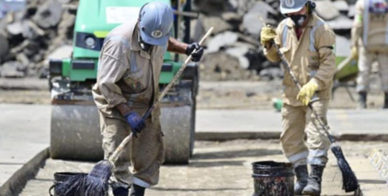 Trabajadores de las obras viales de la Avenida Ciudad de Cali