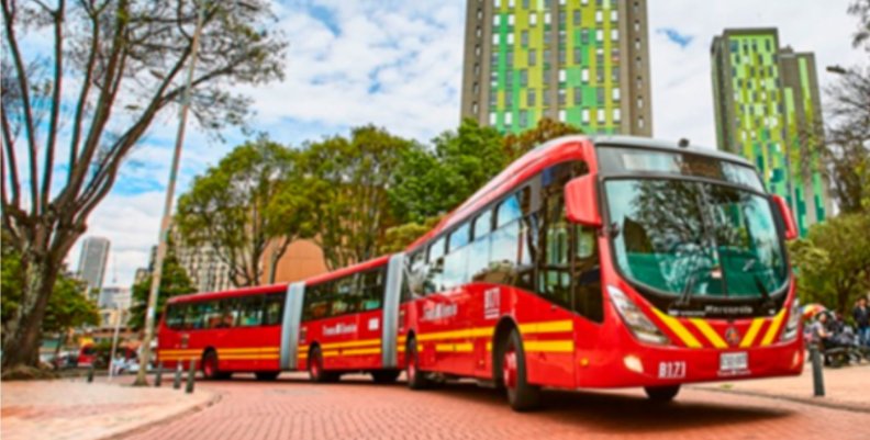 Bus de TransMilenio en la vías de Las Aguas