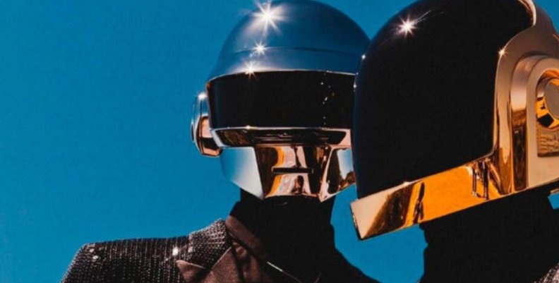 Imagen de los cascos que utilizan los miembros de Daft Punk en sus presentaciones