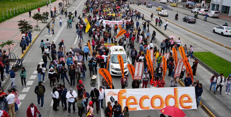 Marcha de FECODE sobre la Calle 26 el 12 de junio de 2024