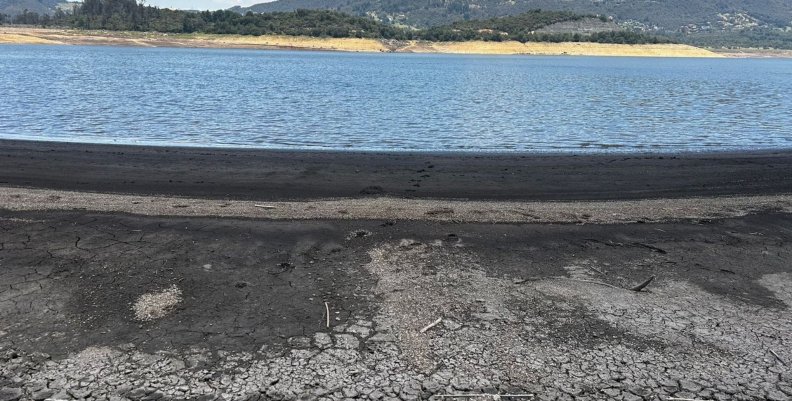 Embalse que nutre a Bogotá con niveles muy bajos