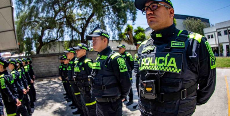 Se implementaron 'Bodycams' para grabar acciones de la Policía en Bogotá Policías de Bogotá en formación
