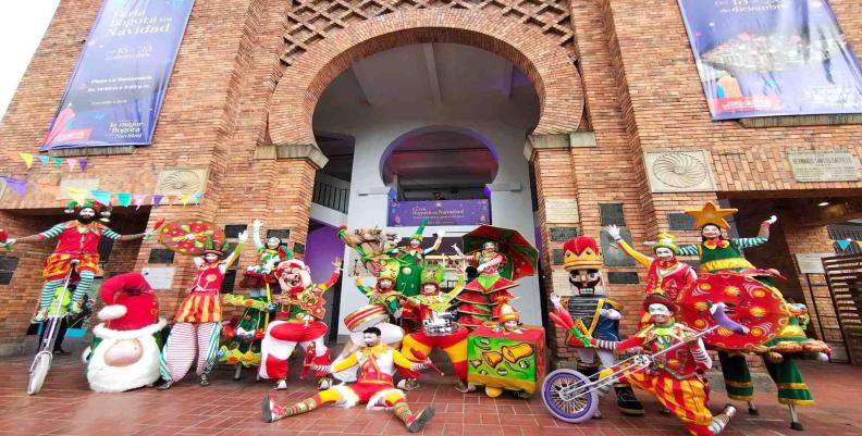 Bailarines durante evento Bogotá es Navidad 2022