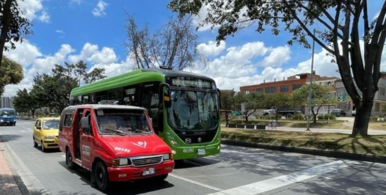 Buses en Soacha llevan más de 20 años funcionando: ¿Cuáles intervenciones se planifican? Bus colectivo en la Autopista Sur
