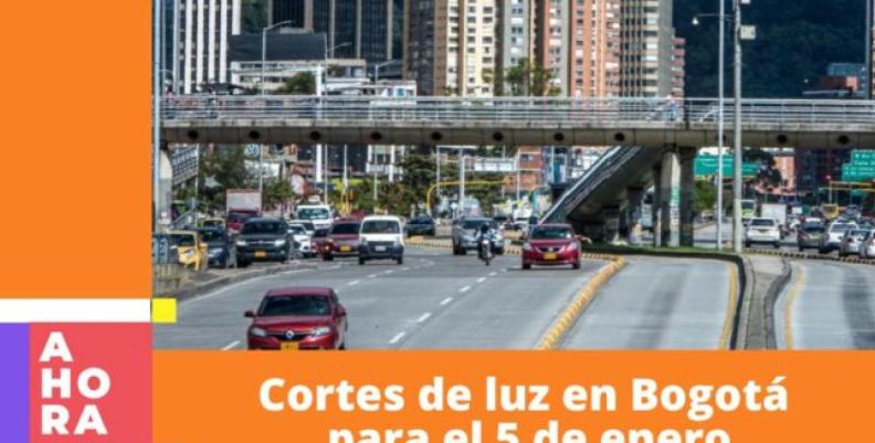 En la imagen se puede observar una vía de la ciudad de Bogotá con varios carros trnasitando. 