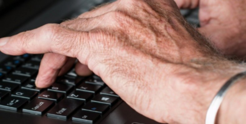 RIT virtual Hombre en computador
