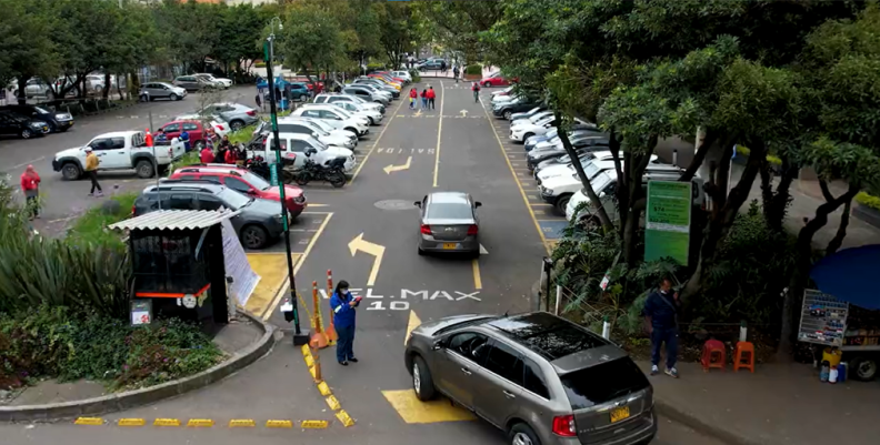 parqueaderos de la Calle 100 con Carrera 19