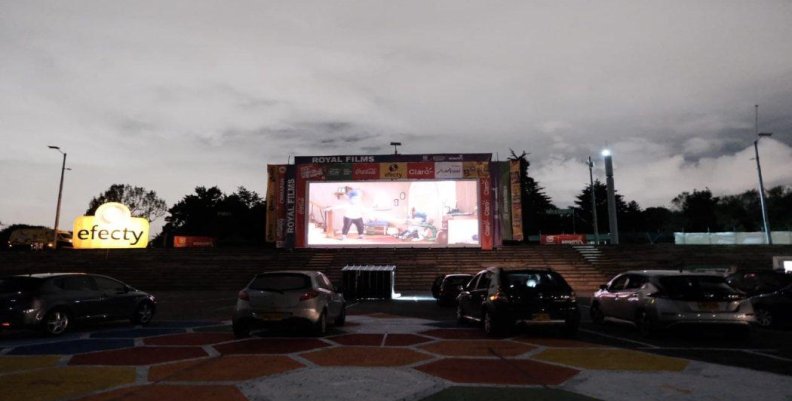 Cine Móvil en el Parque Simón Bolívar.