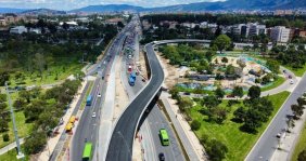Vista panorámica de una carretera en remodelación