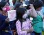 Protesta ante la principal unidad militar de Bogotá por la violación de una niña indígena