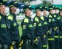 Policías parados en fila con su uniforme y usando tapabocas 