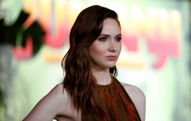 Cast member Gillan poses at the premiere for "Jumanji: Welcome to the Jungle" in Los Angeles