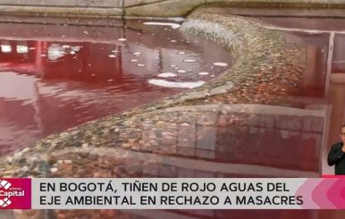 Artistas tiñen de rojo aguas del Eje Ambiental en rechazo a masacres