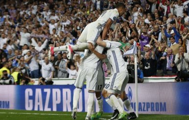 Foto del martes de Asensio celebrando con sus compañeros tras marcar el cuarto gol de Real Madrid ante Bayern Munich
