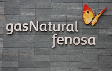 Imagen del logo of Gas Natural en su sede en Madrid, España.