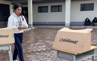 En colegios de Bogotá se realizó un simulacro de elecciones presidenciales