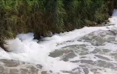 Espuma contaminante inundó un barrio en el municipio de Soacha