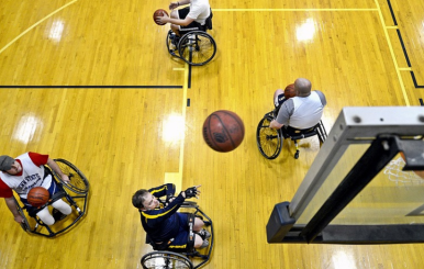 baloncesto en silla de ruedas.