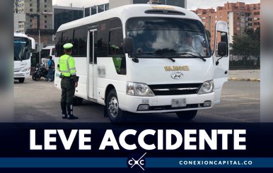 Accidente entre ruta escolar y motocicleta en el sur de Bogotá deja 13 lesionados