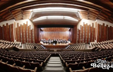 Orquesta Filarmónica en el auditorio León de Greiff.