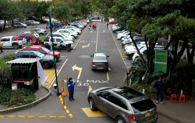 parqueaderos de la Calle 100 con Carrera 19