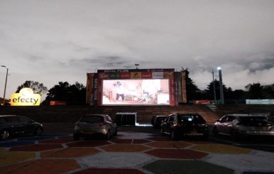 Cine Móvil en el Parque Simón Bolívar.