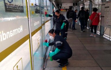 Jornada de limpieza y desinfección de TransMilenio.