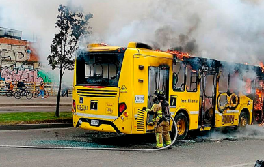 TRANSMILENIO QUEMADO